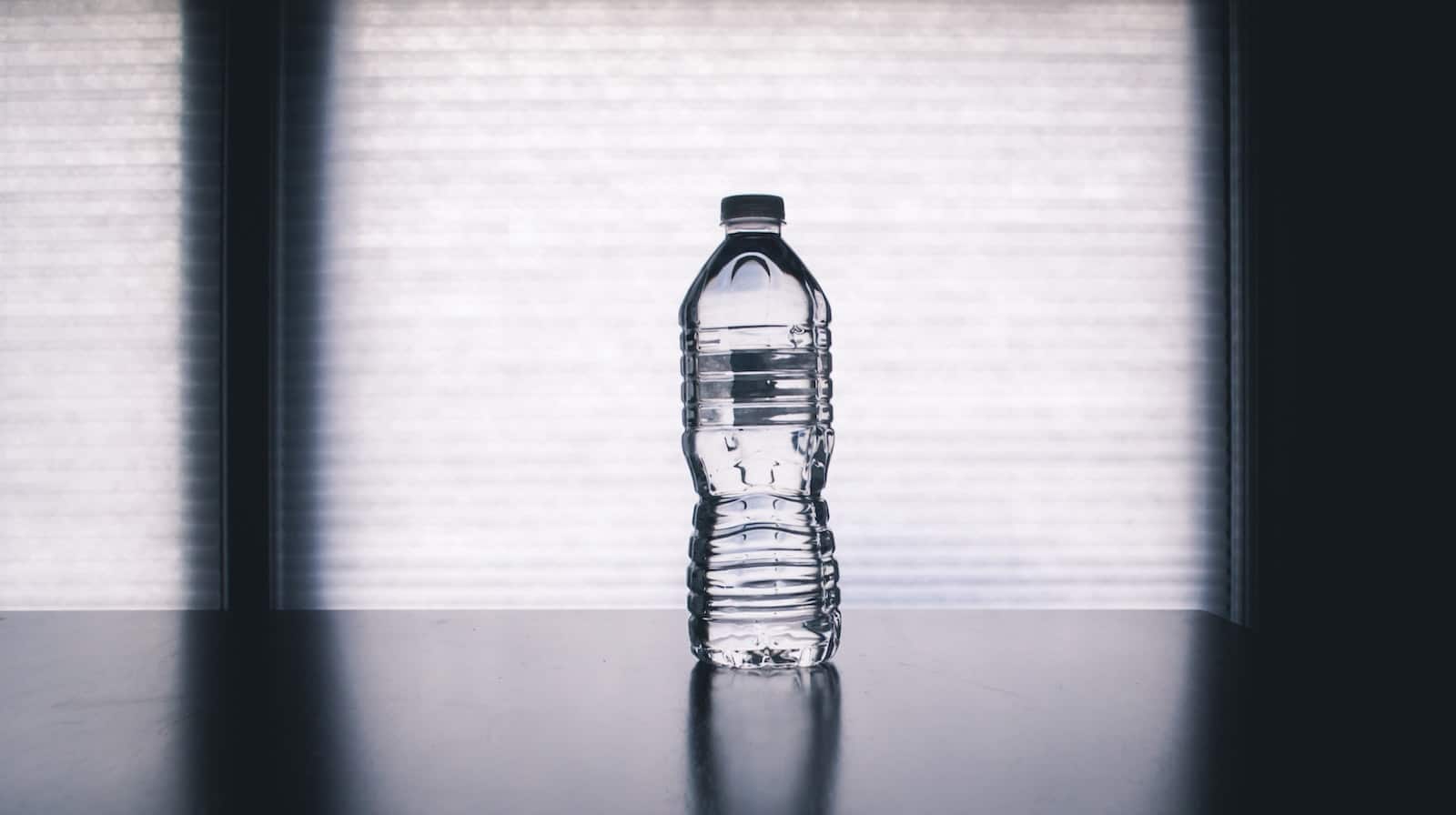 le coût de fabrication d'une bouteille d'eau